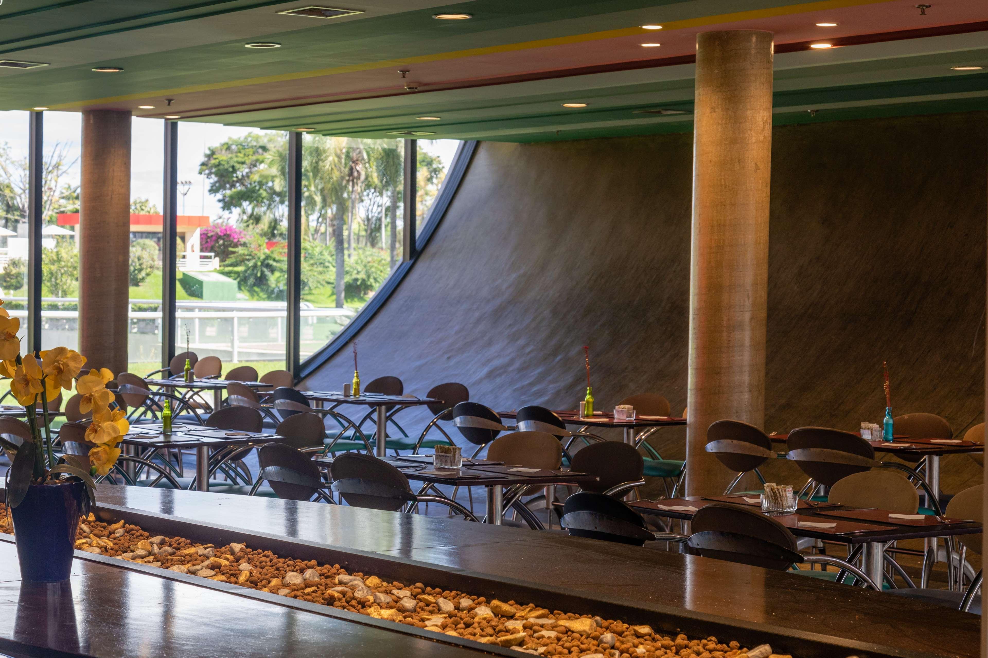 Golden Tulip Alvorada 4*